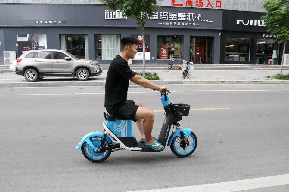 共享豪车现身杭州_全能车app共享单车_小遛共享电动车