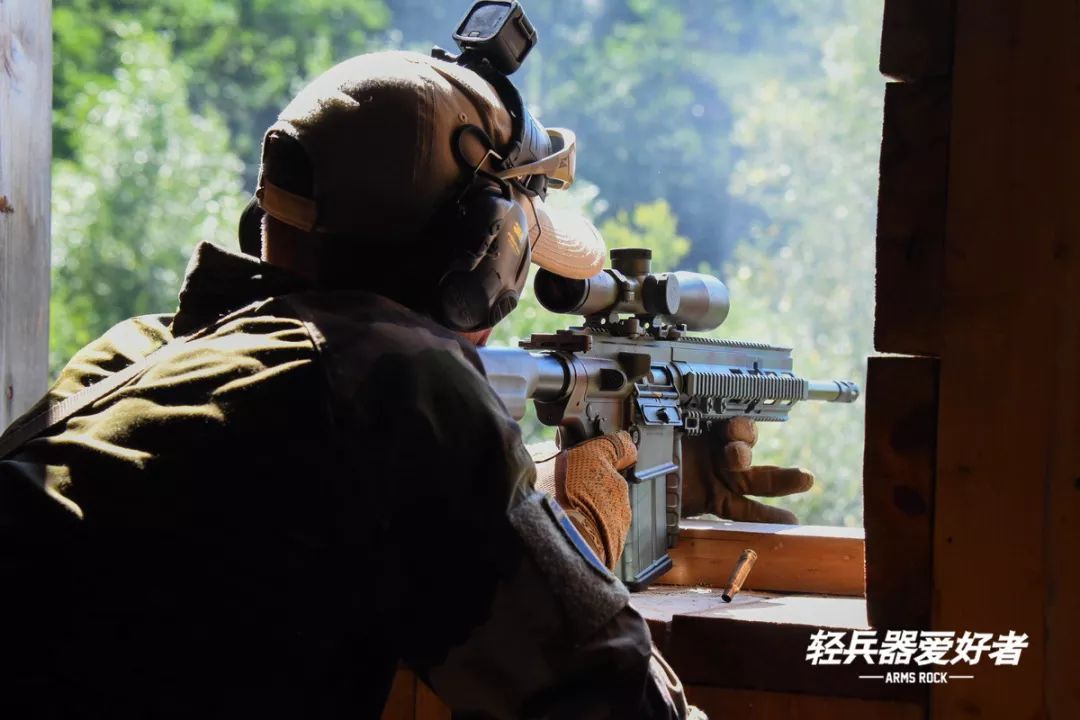 俯视视角射击手机游戏_俯瞰视角射击游戏_俯视视角射击的单机游戏
