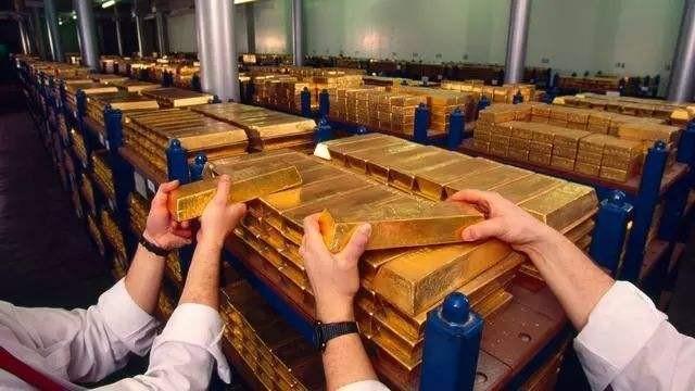 零几年手机自带的游戏_自带当年手机游戏的软件_当年手机自带游戏