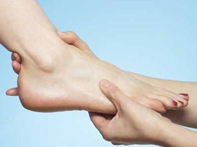 打完手机游戏脚疼怎么缓解_打完篮球膝盖下一寸疼_玻尿酸打完下巴涨疼